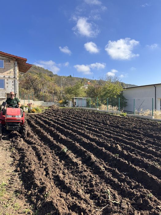Фрезоване и оране на дворни места и парцели