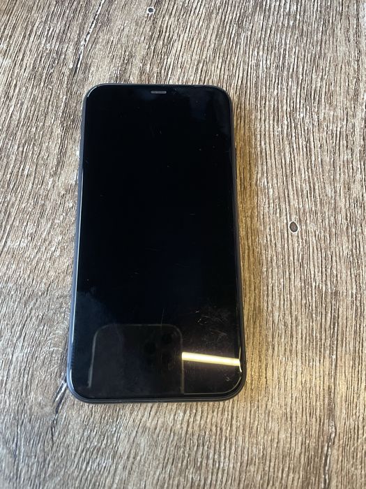 Vând iphone 11,aproape nou