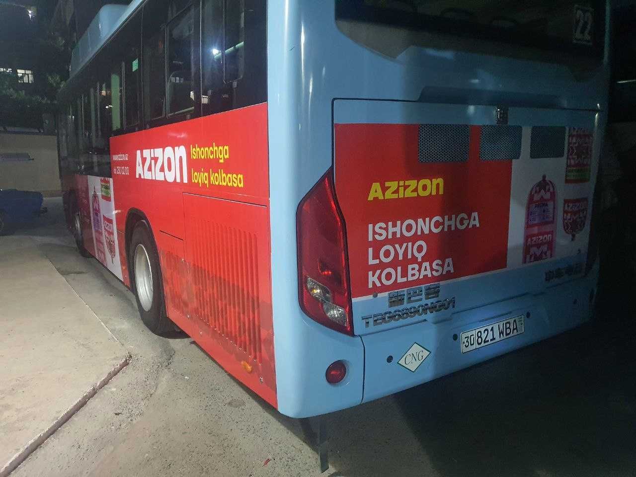 Samarqandda avtobuslarda reklama Реклама на автобусах в Самарканде