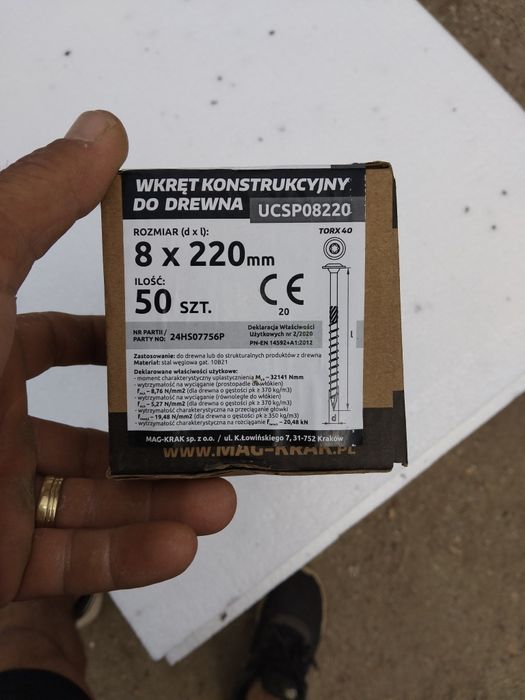 Vând șuruburi pentru acoperiș