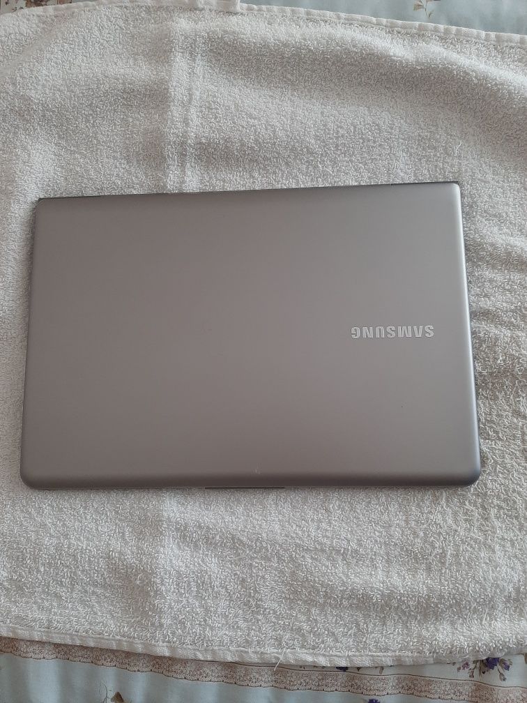 Samsung Laptop работещ