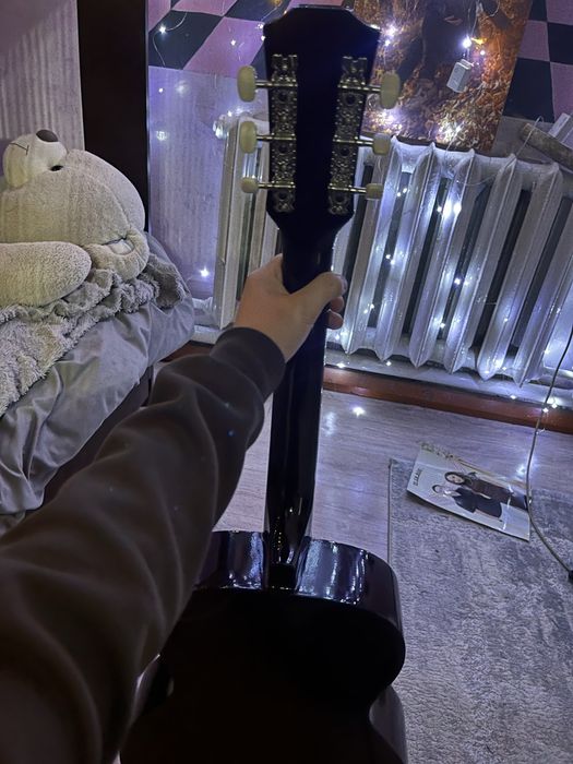 Гитара почти новая