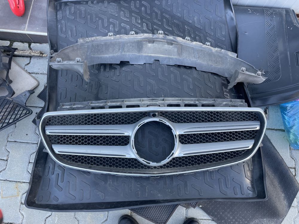 Предна решетка E CLASS W213 и Заден Дифузер за Mercedes CLS W257 AMG