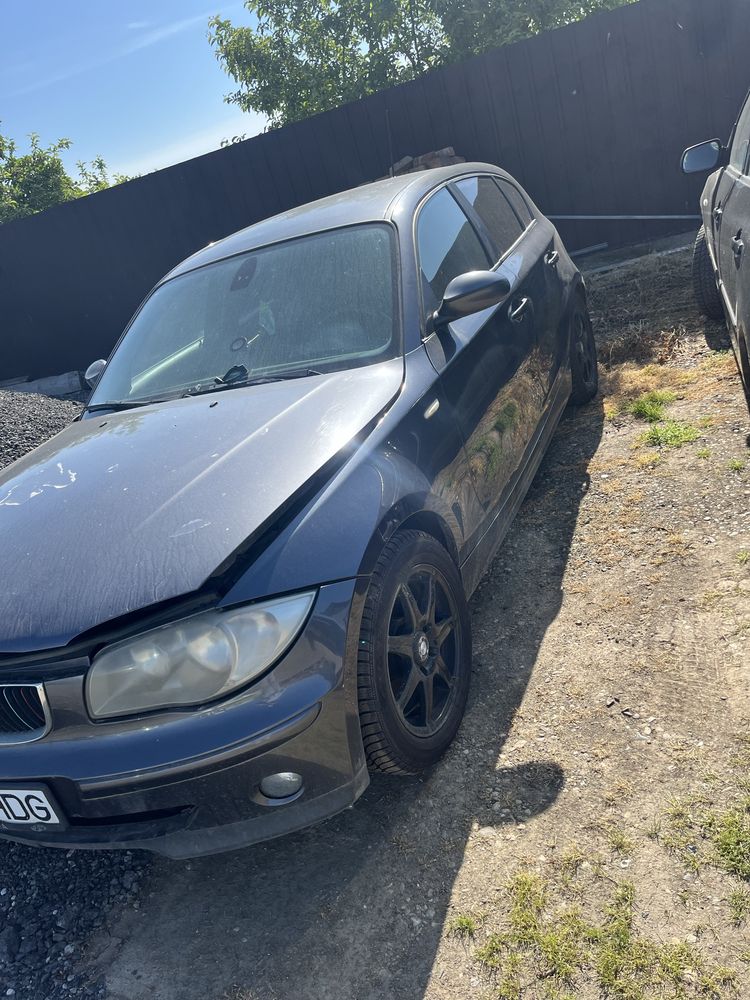 Dezmembrez bmw e87 118d 122cp an fabricatie 2004
