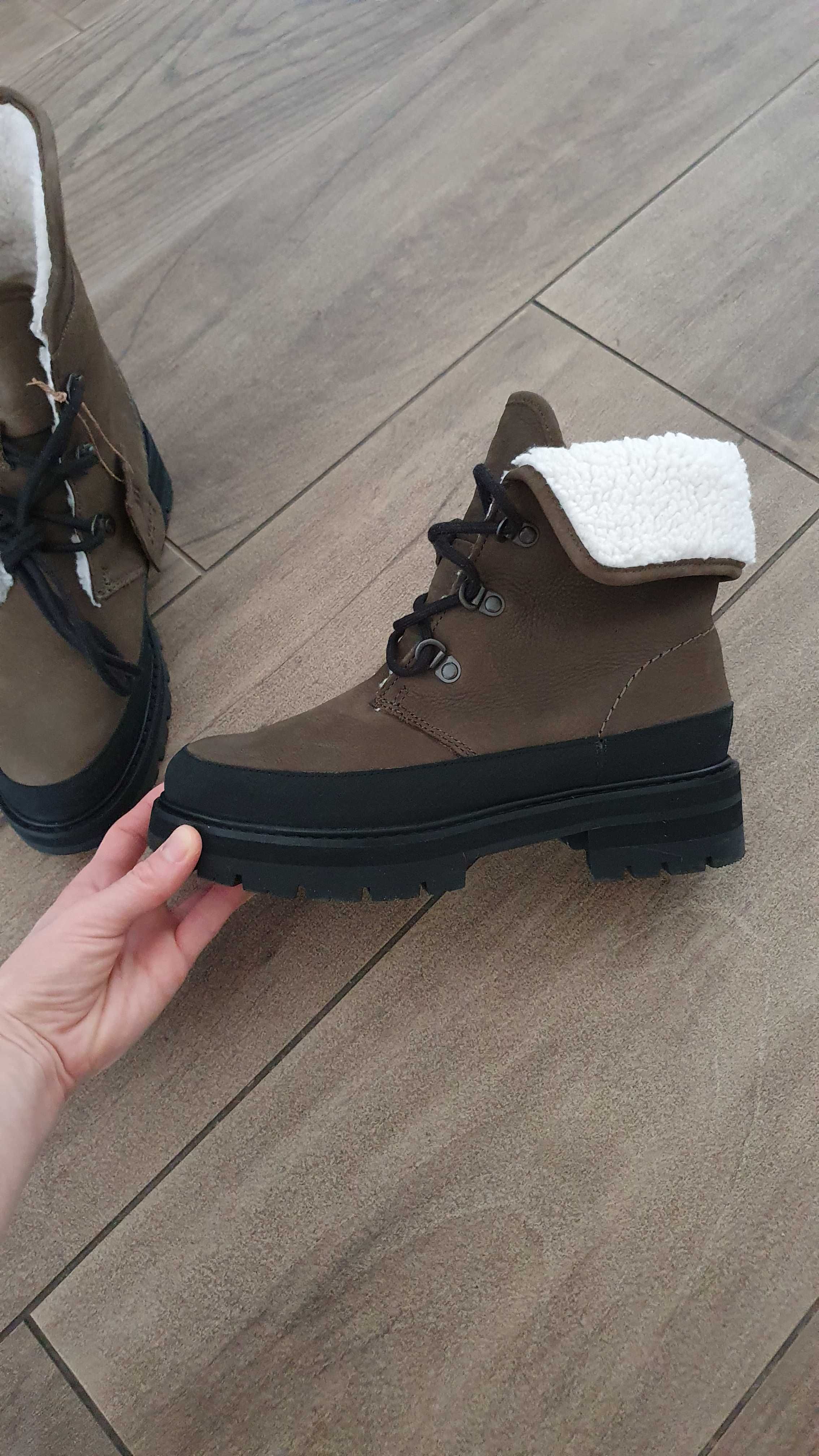 Ghete Clarks din piele imblanite 37
