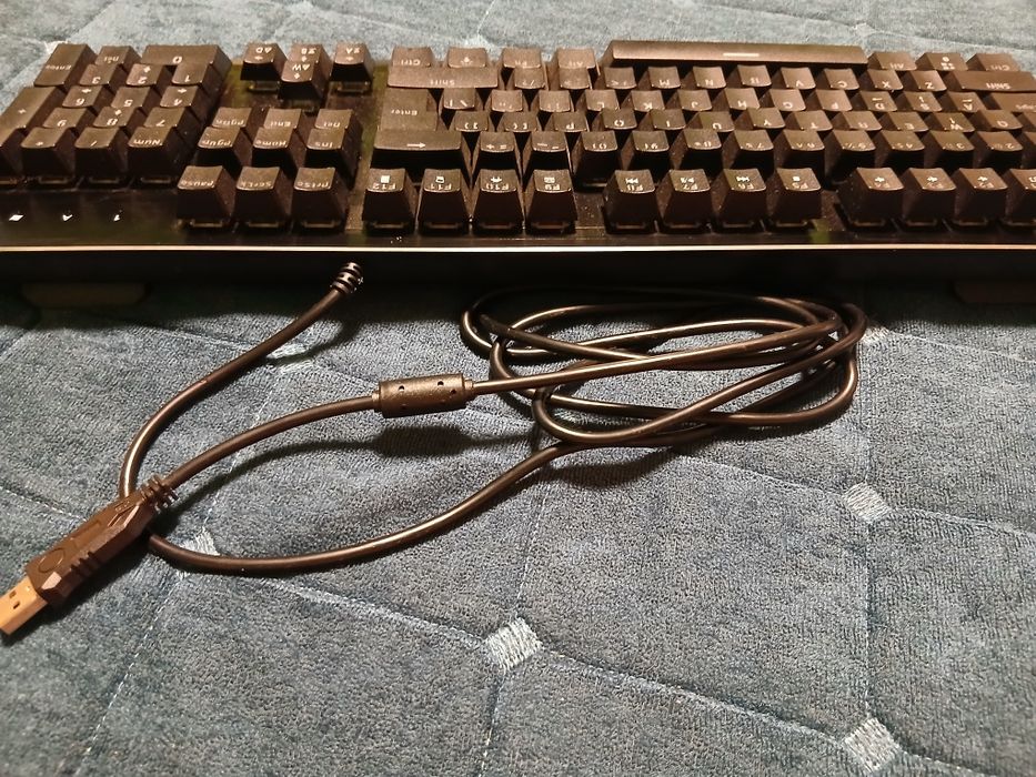 Vând tastatura mecanica