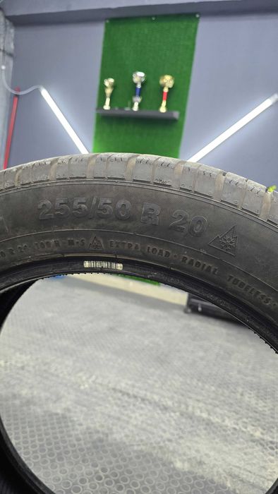 2 бр. 255/50/20 зимни Continental