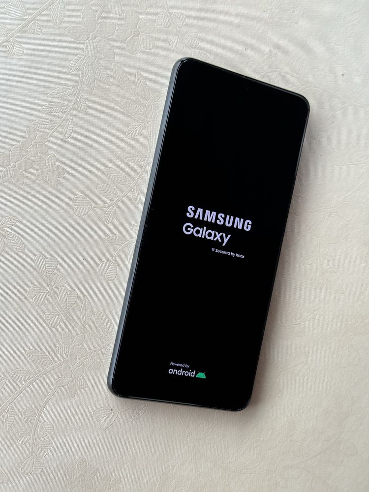 Samsung Galaxy S21 plus, memorie internă 256 gb, stare foarte bună