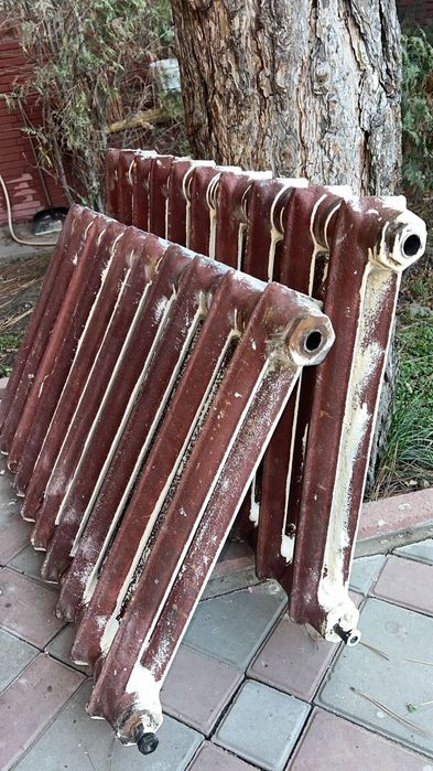 Чугунные батареи по 10 секций 2 шт