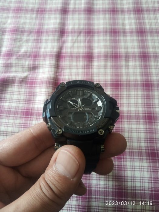 Продавам часовник G-SHOK