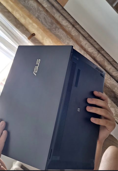 Vând laptop ASUS ZenBook  14 UX435E  STARE IMPECABILĂ!!!