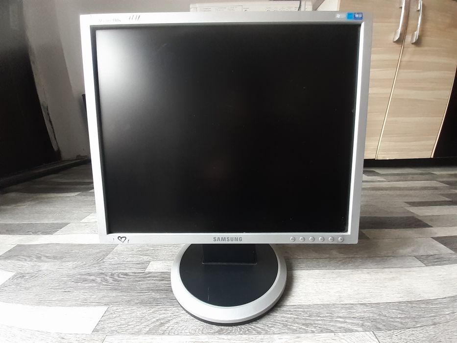 Монитор samsung 47см. диагональ