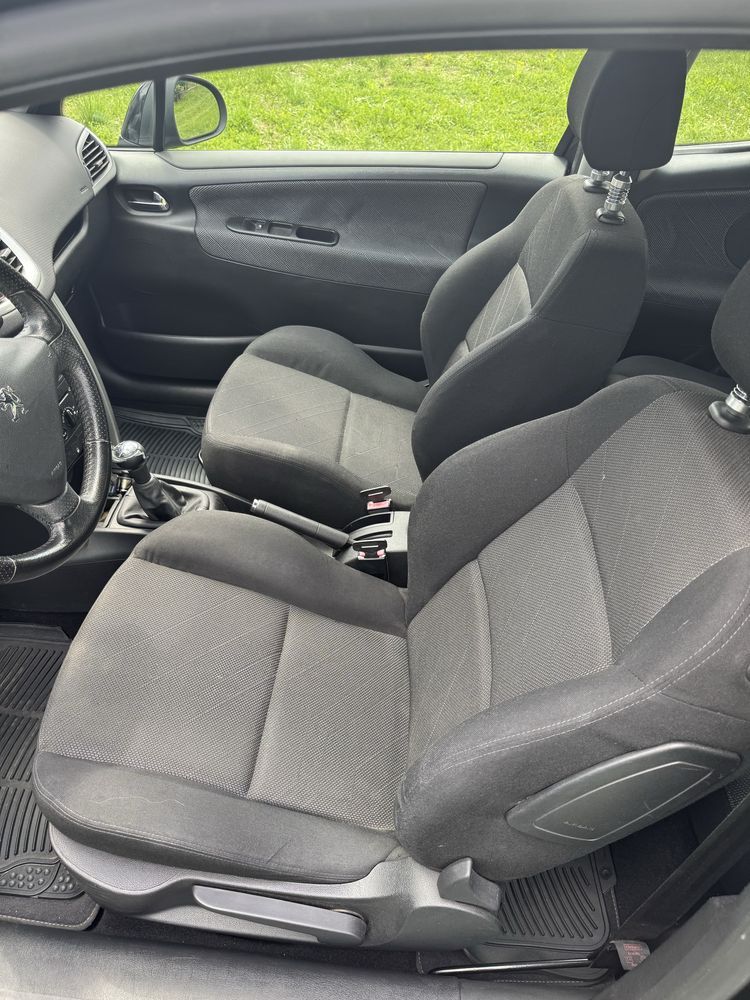 Peugeot 207 coupe impecabila!