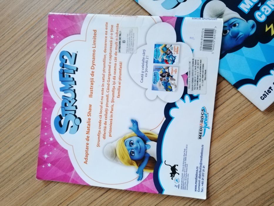Set carte de povesti si caiet nou Strumfii