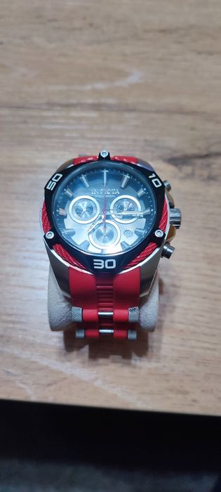 Продаю часы INVICTA