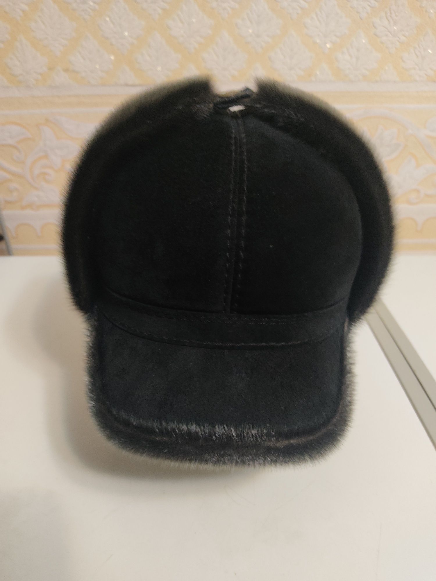 Красивая шапка (кепка) из нерпы. Продам.