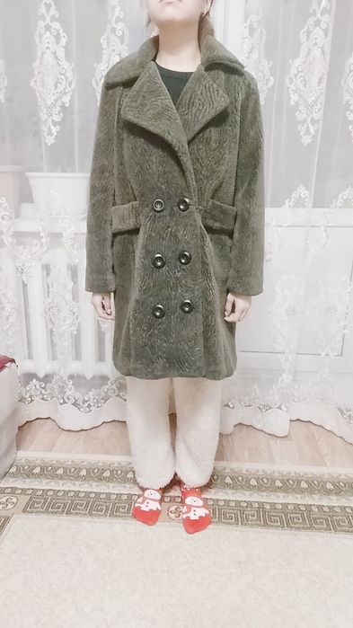 Продам две зимние куртки, одну шубку весеннюю и куртку весна-осень.