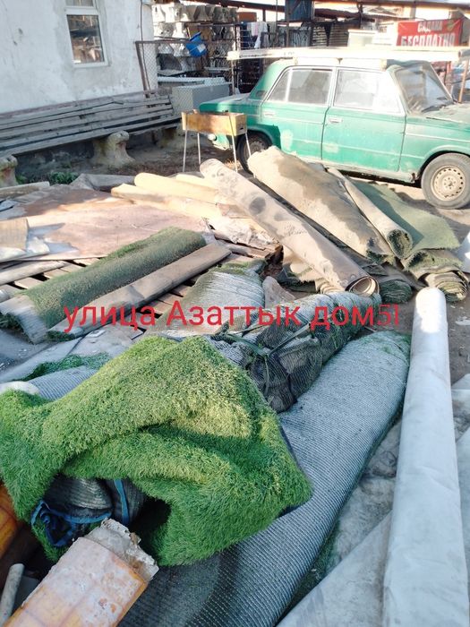 Улица Азаттык дом51 резиновый искусственный газон трава покрытие