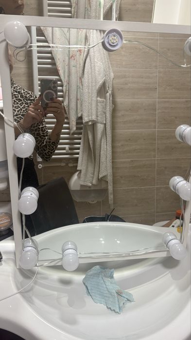 Birou elisha luat cu 1200lei vand cu 700