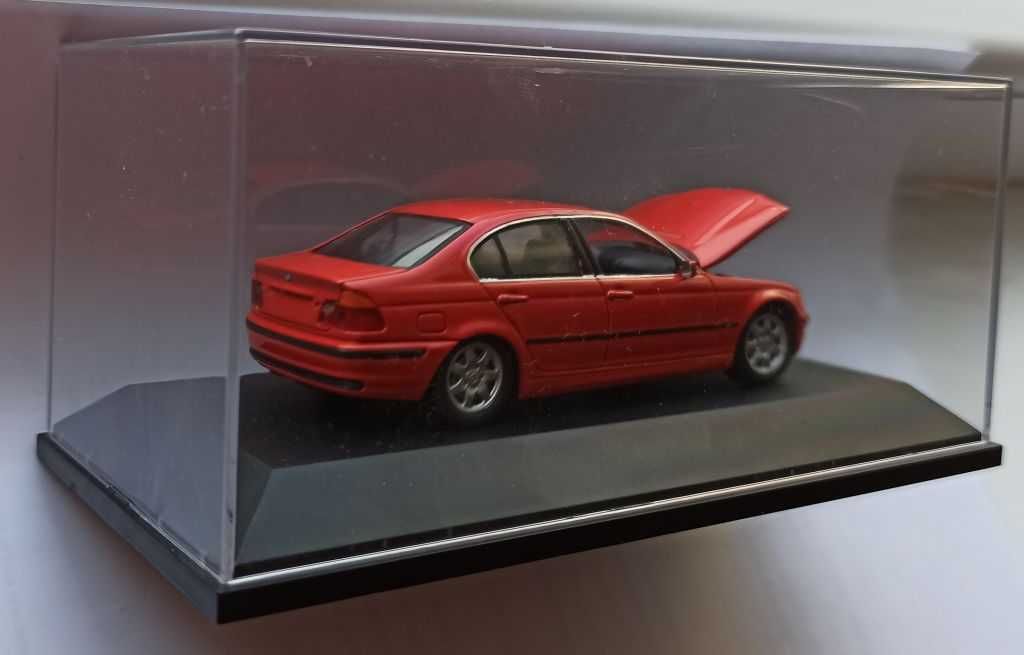 Macheta BMW 328i E46 Sedan 4 usi rosu - Schuco 1/43