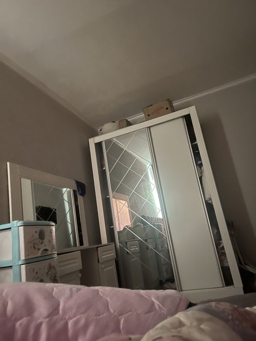 Шкаф купе белый с зеркалом