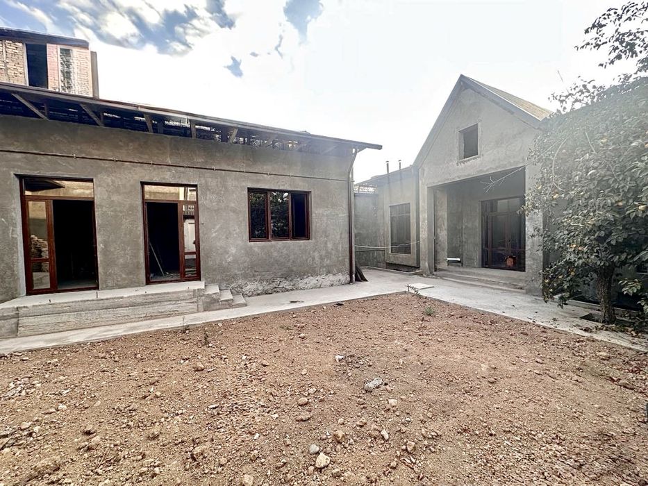 Uy sotiladi zor narxda!!!