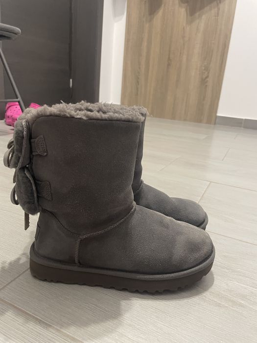 Ugg gri originali cu fundite marimea 37