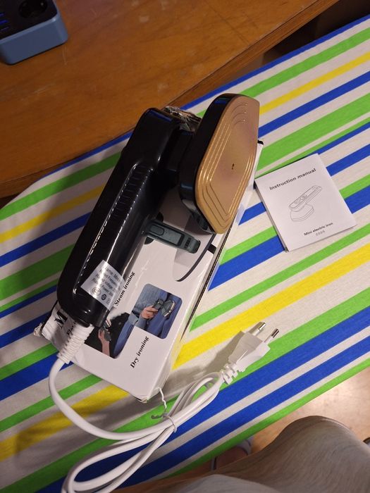 Mini fier de călcat pe aburi, vertical