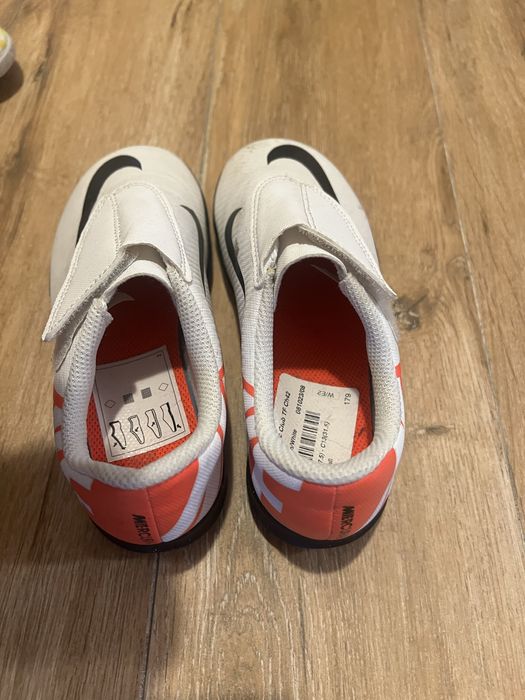 Adidasi fotbal nike copii masura 28,5