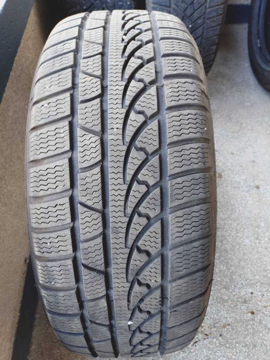 Продавам зимни гуми 225 50 17 , две Петлас и две Фулда