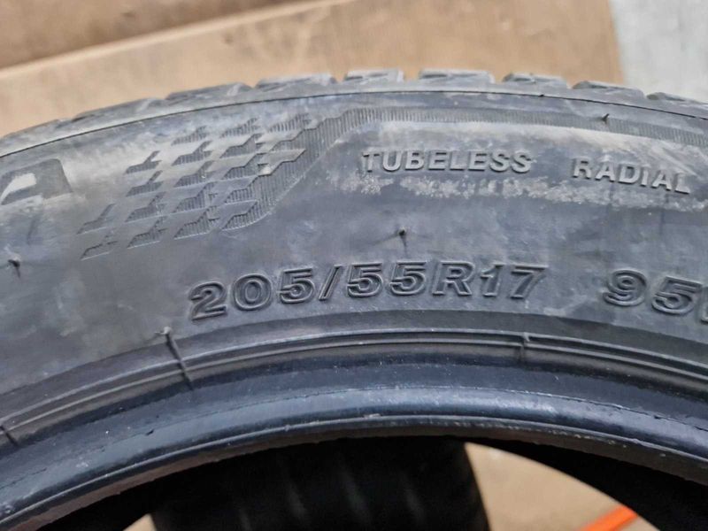 2 Bridgestone R17 205/55/ 
летни гуми DOT0222