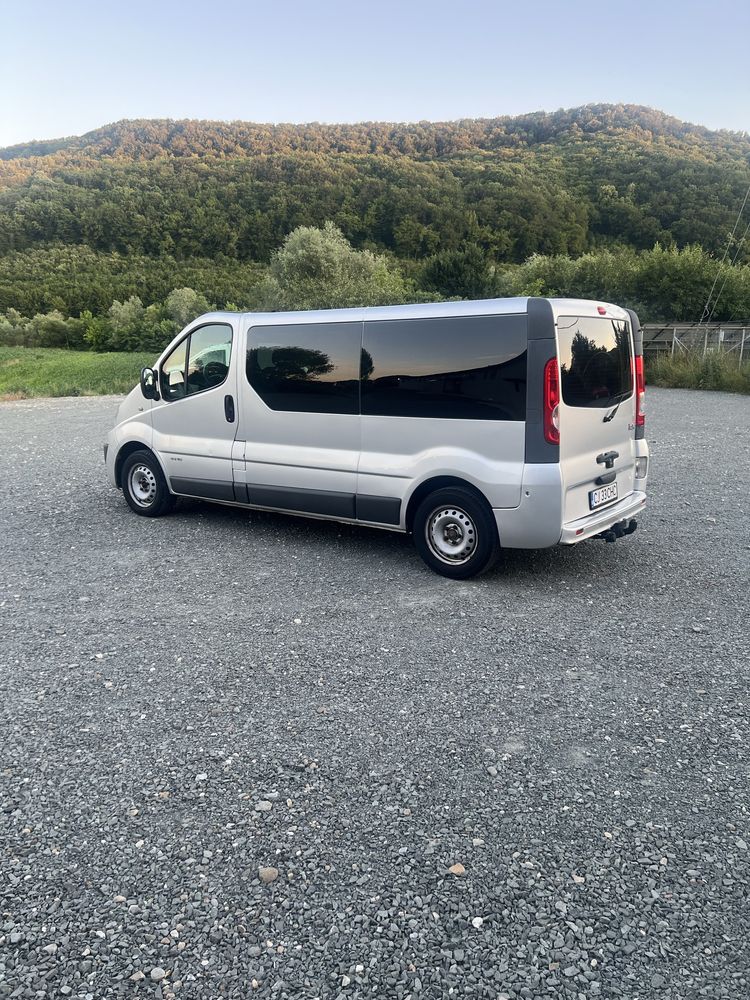 Renault Trafic 8+1 2.0 diesel model lung