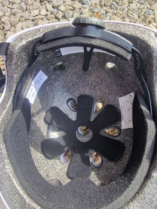 Комплект детски ролери с наколенки и каска