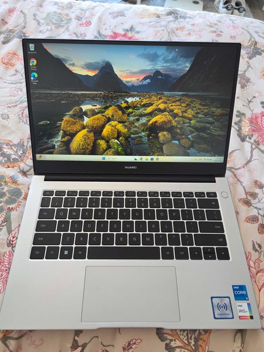 Huawei MateBook D14 (2022) – i5 12th Gen, 8GB RAM, stare foarte bună
