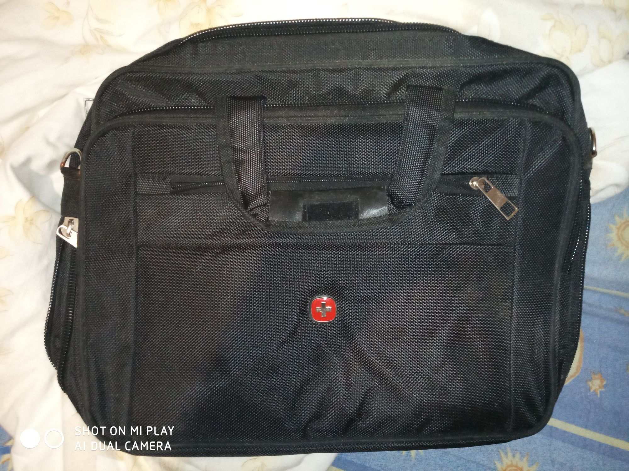 Нова универсална чанта за лаптоп на Swissgear