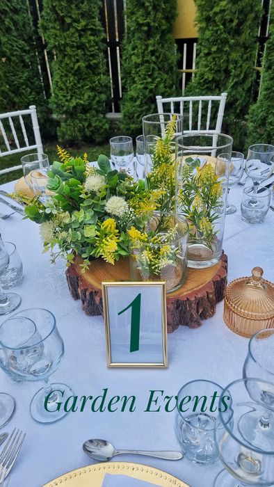 Mese si scaune chiavari pilgrim de inchiriat / ghirlande luminoase