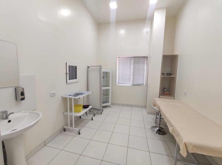 Продам действующая мед.клиника, 10 комнат 145 кв.м..