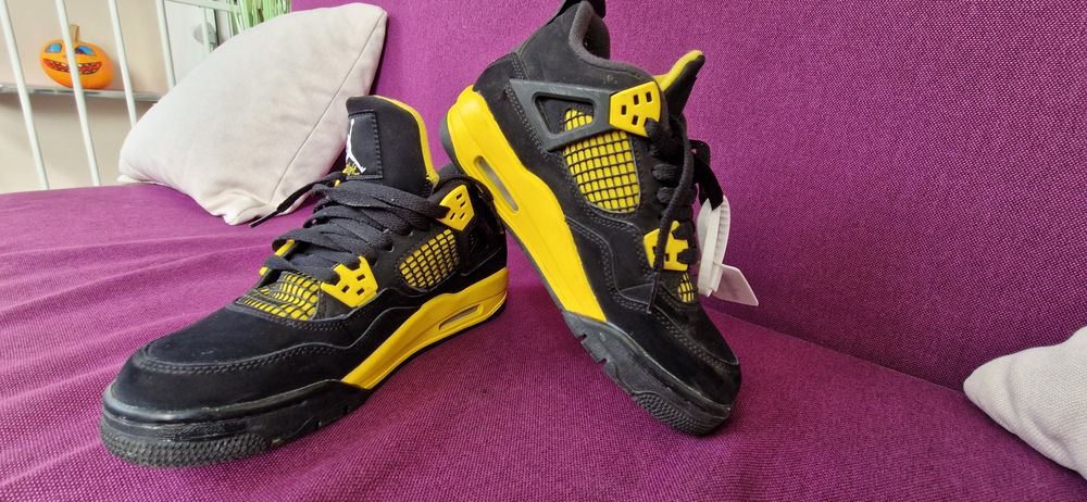 Jordan 4 Retro „Thunder” 2023