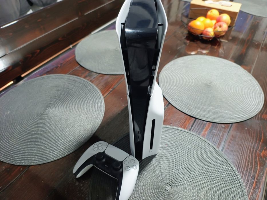 Vând PS5 Slim DiskEdition cu toate accesoriile