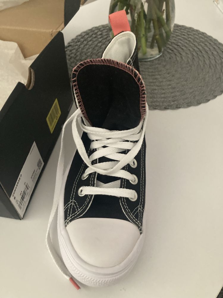 Vand papuci Converse noi