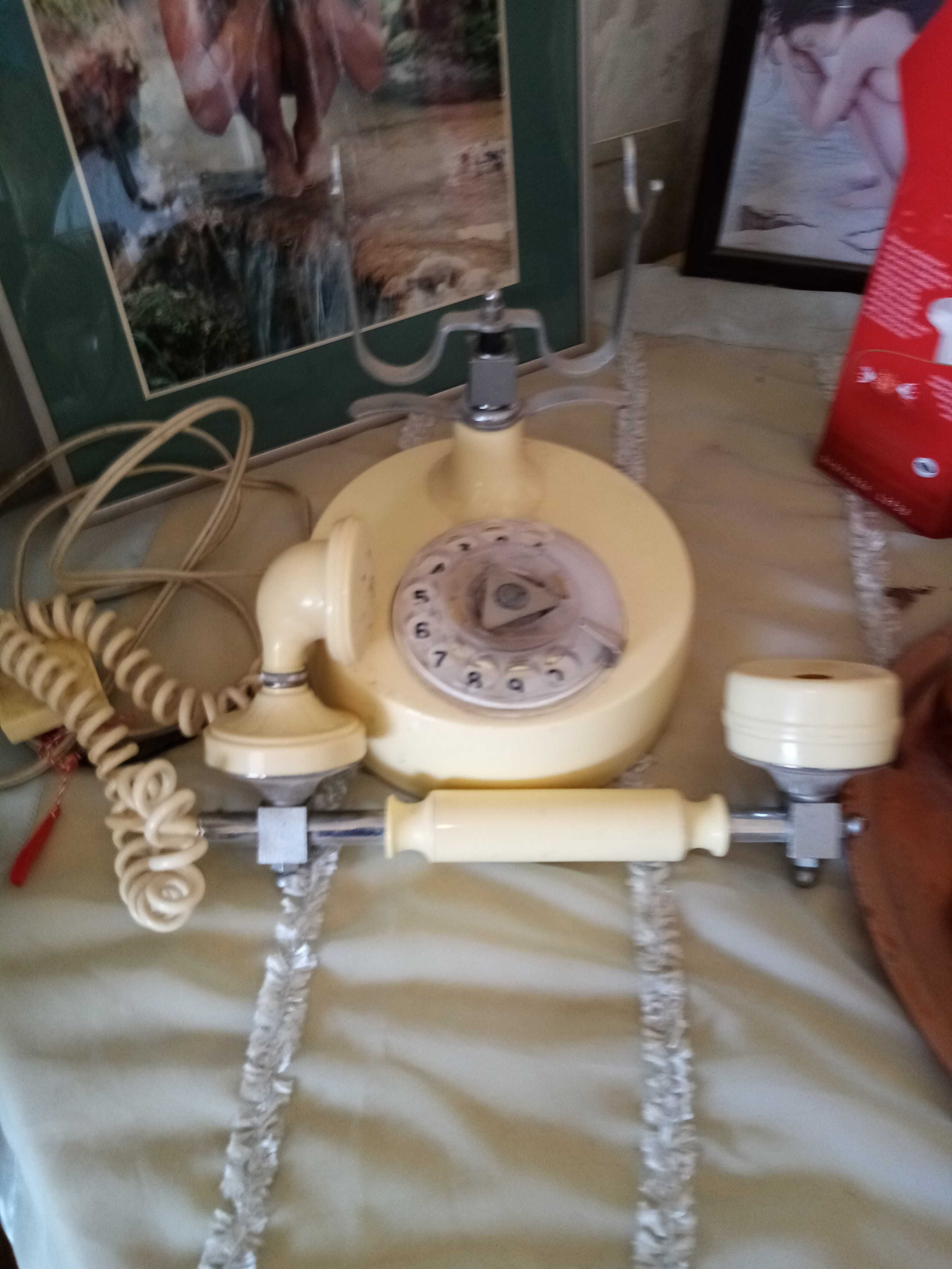 Ретро античен телефон