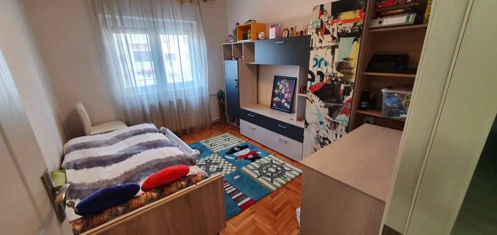 Dau in chirie  apartament 3 camere Oradea
