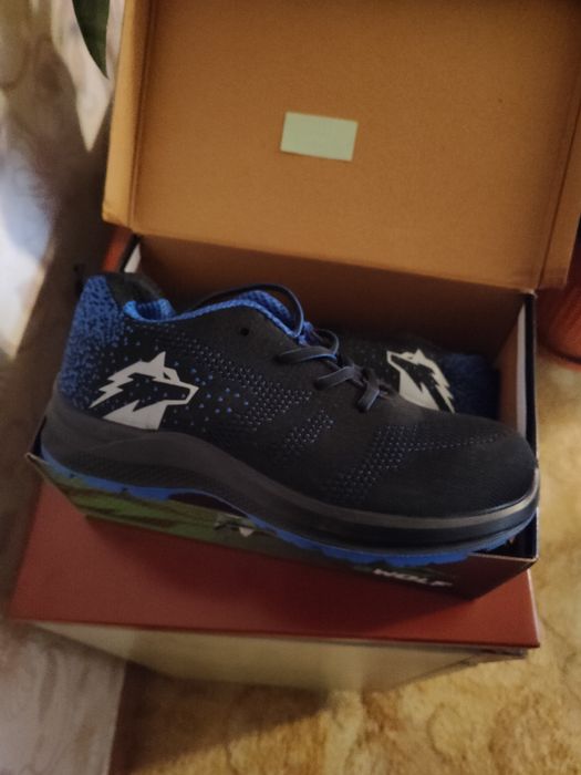 Защитни работни обувки 40 номер 
- Категория:O1 SRC- Лицев