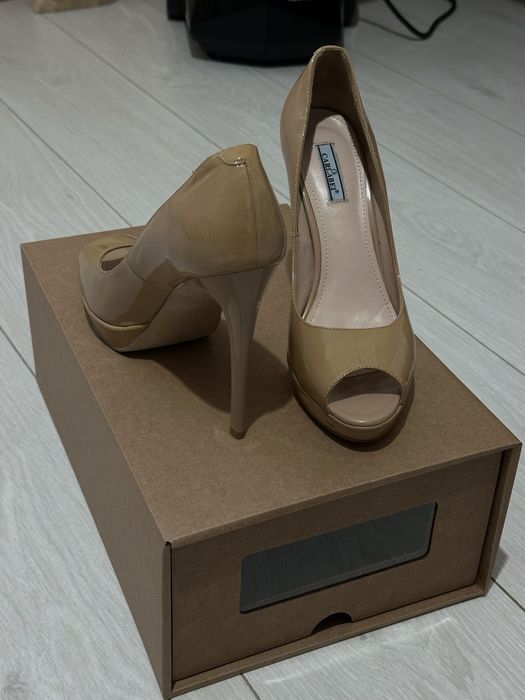 Туфли на каблуке