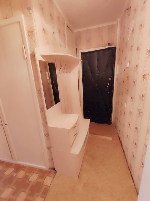 Продается 2-комн (6-67, 3 эт)