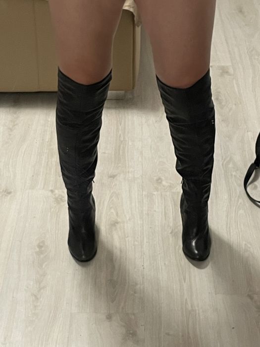Cizme din piele naturala lungi, peste genunchi, in stare super buna