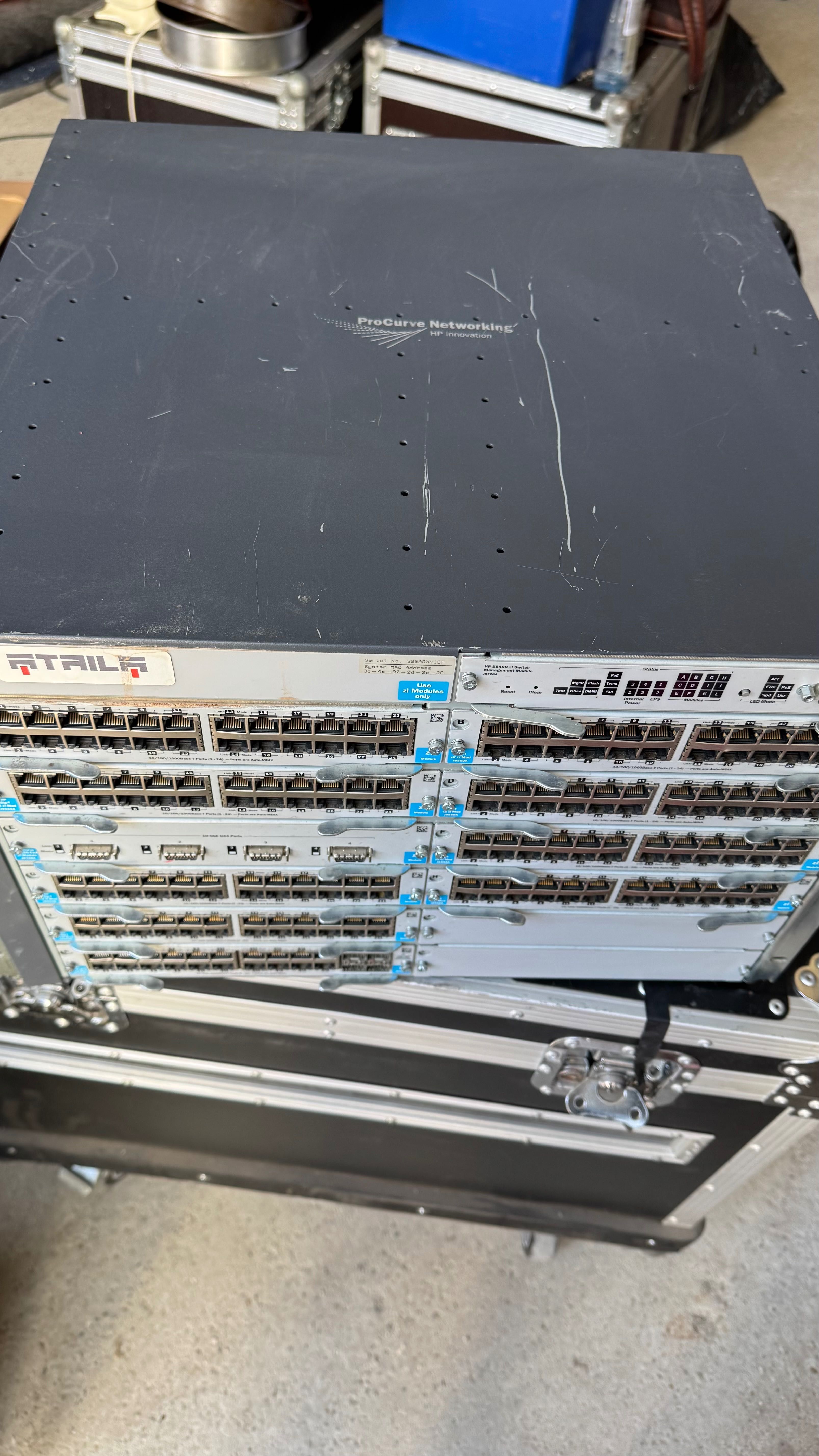Switch HP J8698A 10Gb inclusiv 10 extensii si cabluri SFP