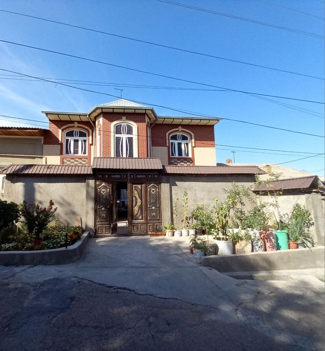 Циoльковский  дом продается , своя 2 этажный . 10 комнат, 2 санузла.