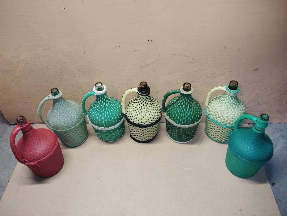 Стари стъклени дамаджани