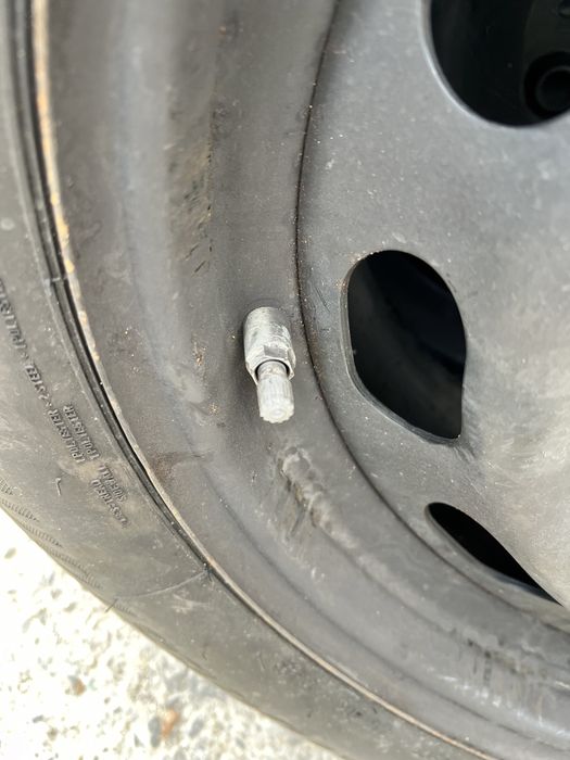 Jante BMW 16” cu cauciucuri de iarnă și senzori presiune roți